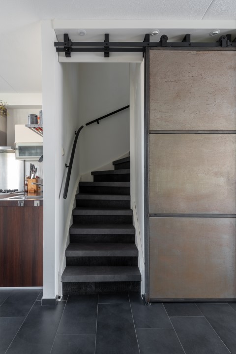 vicstairs-tarkett-rock-dark-grey-25111-klein_20230419093234369